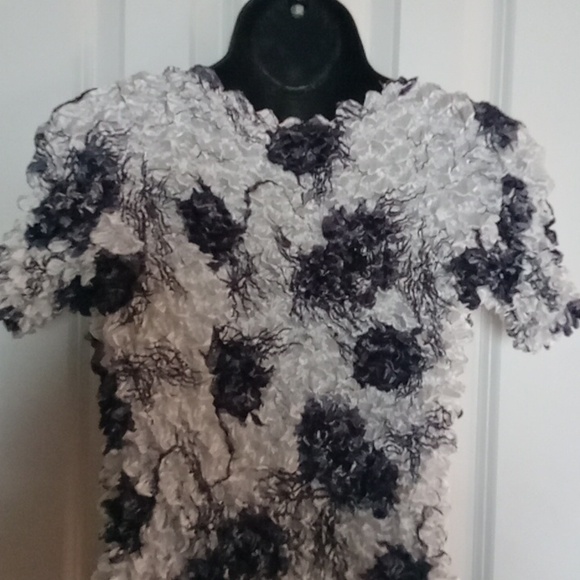 Vintage Y2K Elegant Black and White Textured Women's Top - Picture 4 of 4